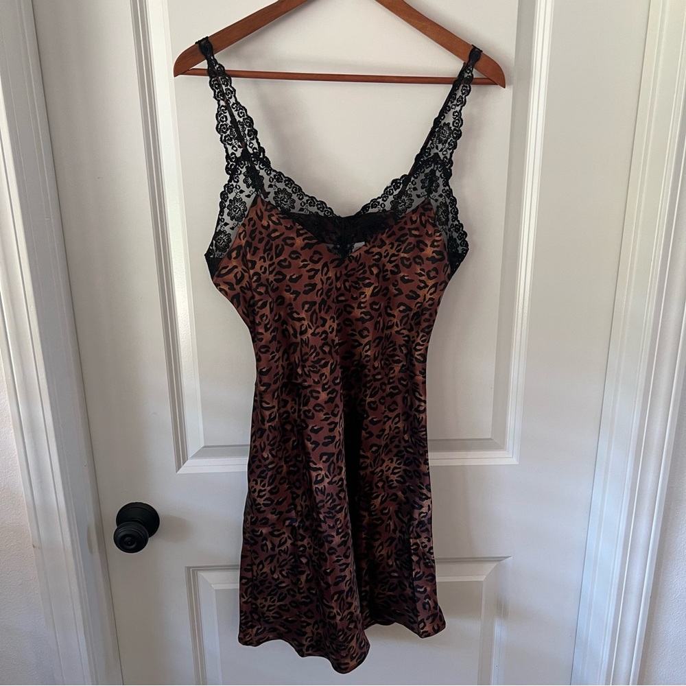 Silkscreen Leopard Print Lace Trim Chemise